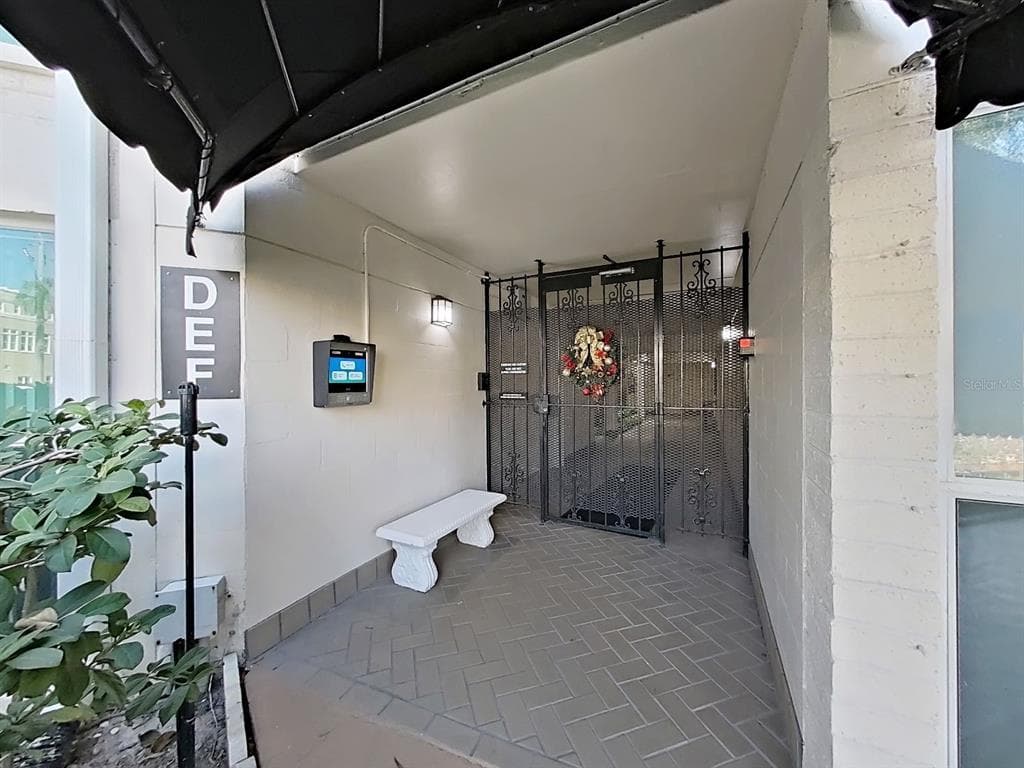 3325 BAYSHORE BOULEVARD UNIT F22 - Interior/Exterior Photo 2 - TAMPA, FL