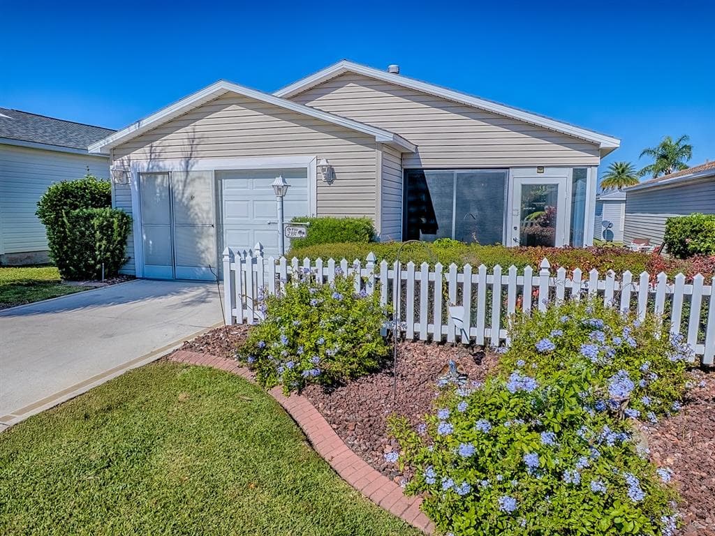 2331 RILEY ROAD - THE VILLAGES, FL - 2bd/2ba - $229,000