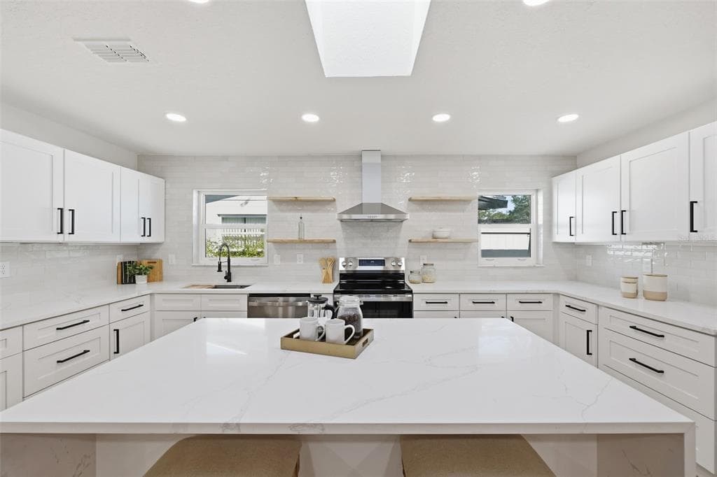 228 87TH AVENUE NE - Interior/Exterior Photo 5 - ST PETERSBURG, FL