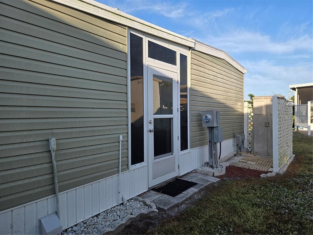 476 BOXWOOD DRIVE - Interior/Exterior Photo 4 - VENICE, FL