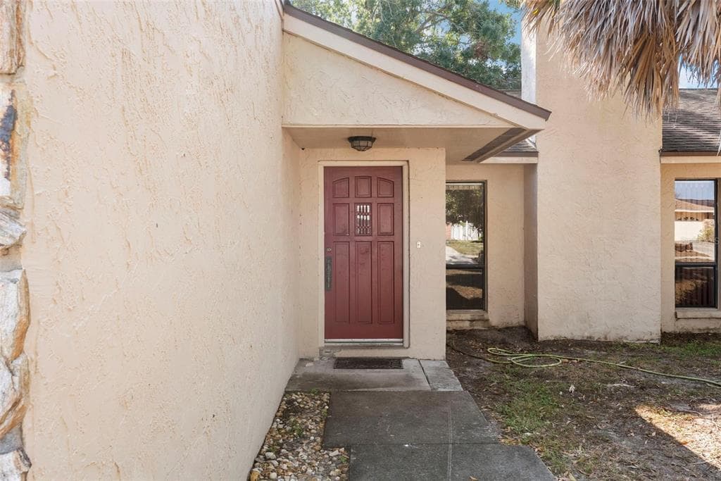 5506 BLUEJAY LANE - Interior/Exterior Photo 5 - TAMPA, FL