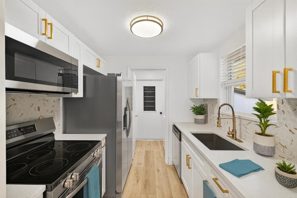 9748 BAYSIDE COURT - Interior/Exterior Photo 2 - SPRING HILL, FL