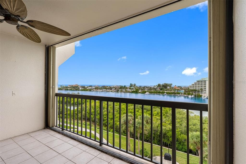 11730 SHIPWATCH DRIVE UNIT 604 - Interior/Exterior Photo 3 - LARGO, FL