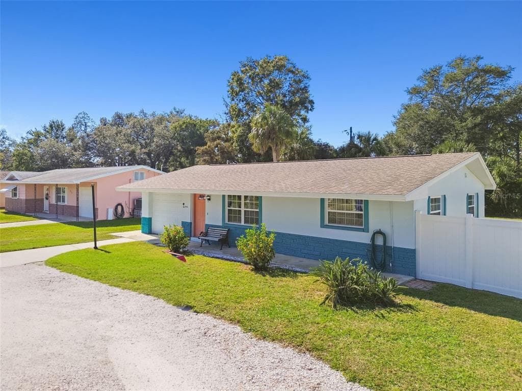 2052 JEFFERSON AVENUE - DUNEDIN, FL - 3bd/2ba - $389,900