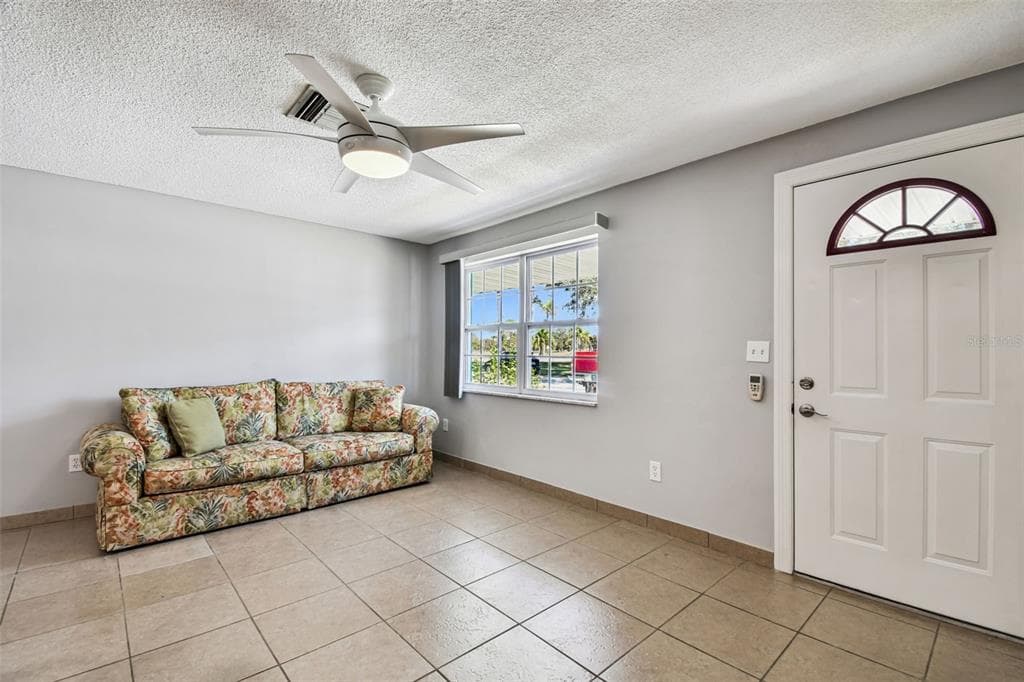 2052 JEFFERSON AVENUE - Interior/Exterior Photo 4 - DUNEDIN, FL