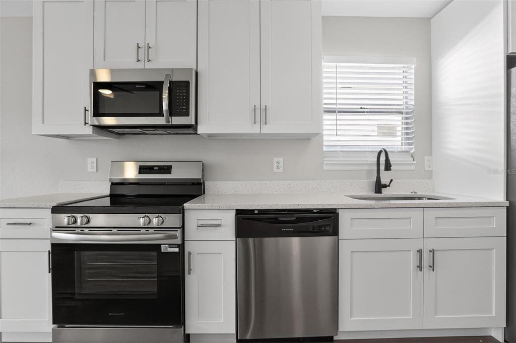 5444 BLUEBERRY DRIVE - Interior/Exterior Photo 5 - ORLANDO, FL