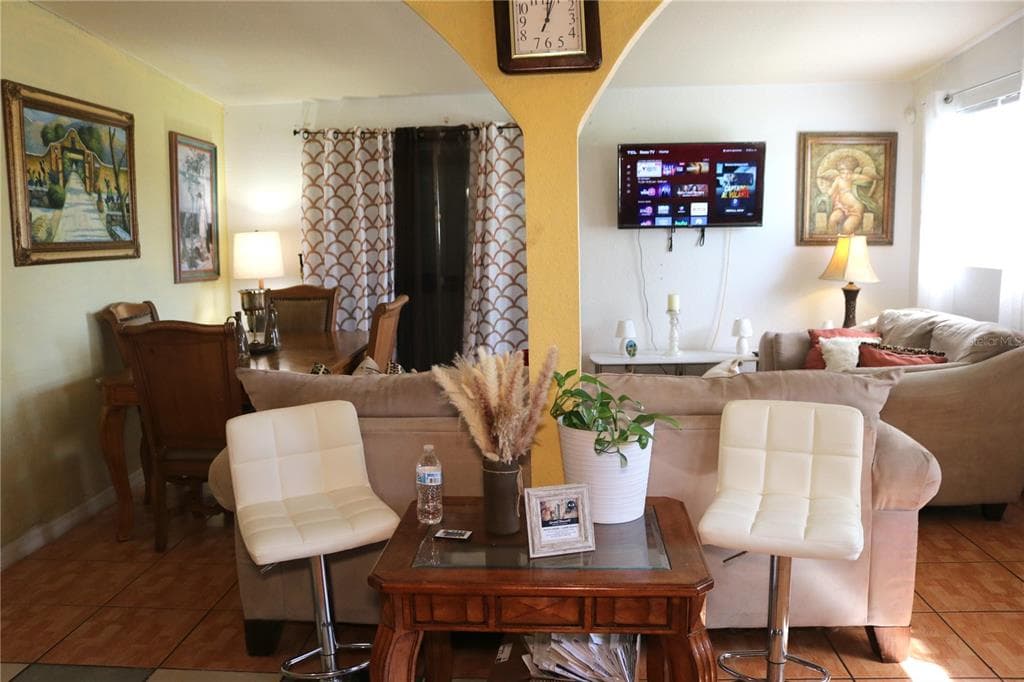 1823 CADILLAC CIRCLE - Interior/Exterior Photo 2 - TAMPA, FL