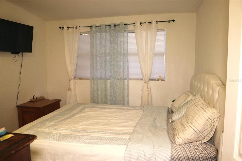 1823 CADILLAC CIRCLE - Interior/Exterior Photo 5 - TAMPA, FL