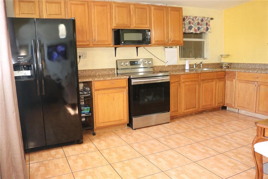 1823 CADILLAC CIRCLE - Interior/Exterior Photo 4 - TAMPA, FL