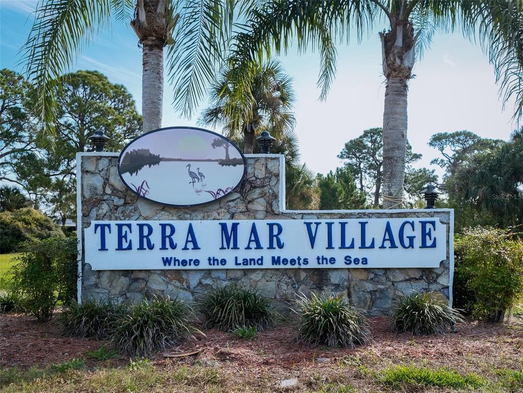 4422 INDIAN RIVER DRIVE W - Interior/Exterior Photo 3 - EDGEWATER, FL