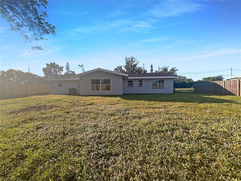 2315 51ST AVENUE E - Interior/Exterior Photo 5 - BRADENTON, FL