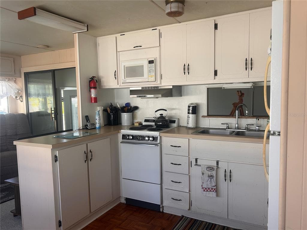 7045 FAIRVIEW VILLAGE CIRCLE - Interior/Exterior Photo 3 - WINTER HAVEN, FL