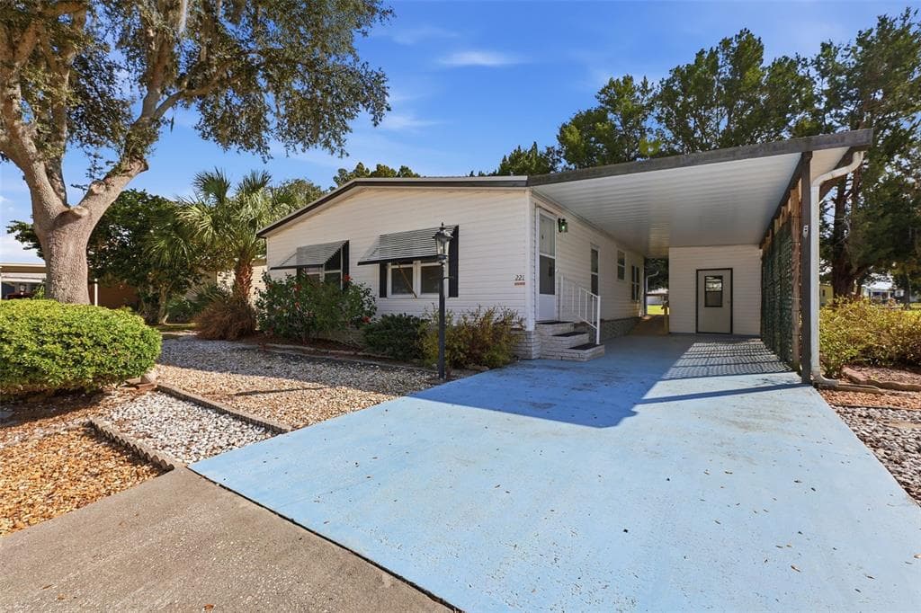 221 COVENT GARDEN AVENUE - DAVENPORT, FL - 2bd/2ba - $129,900