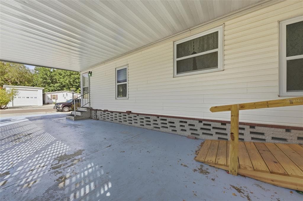 221 COVENT GARDEN AVENUE - Interior/Exterior Photo 4 - DAVENPORT, FL