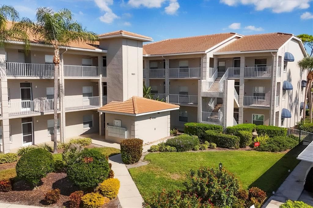 9620 CLUB SOUTH CIRCLE UNIT 5310 - Interior/Exterior Photo 5 - SARASOTA, FL