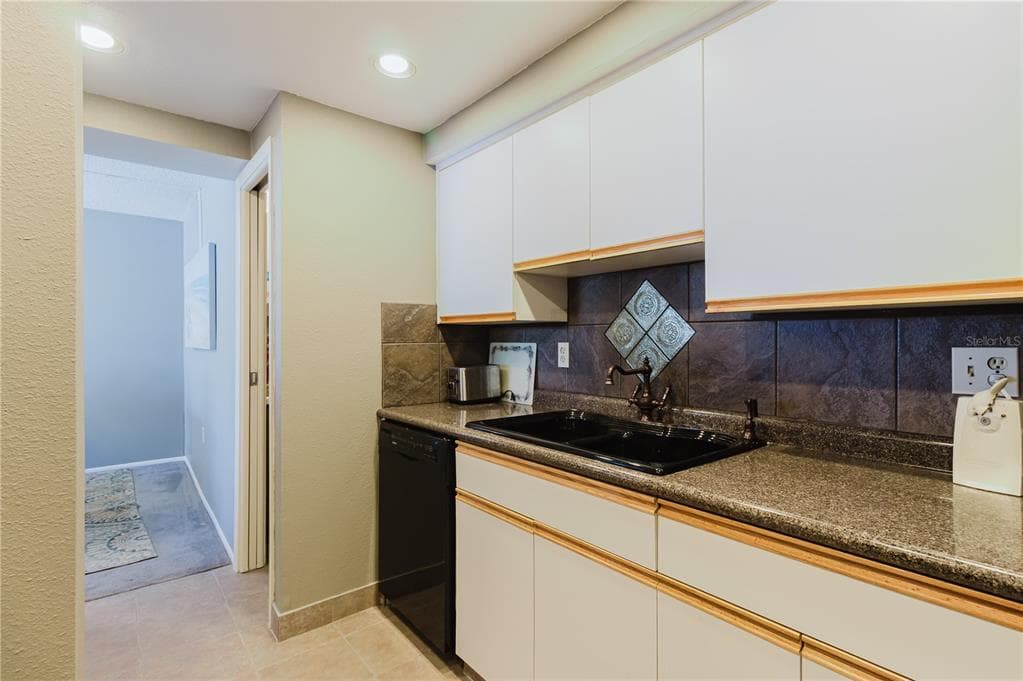 632 EDGEWATER DRIVE UNIT 238 - Interior/Exterior Photo 5 - DUNEDIN, FL