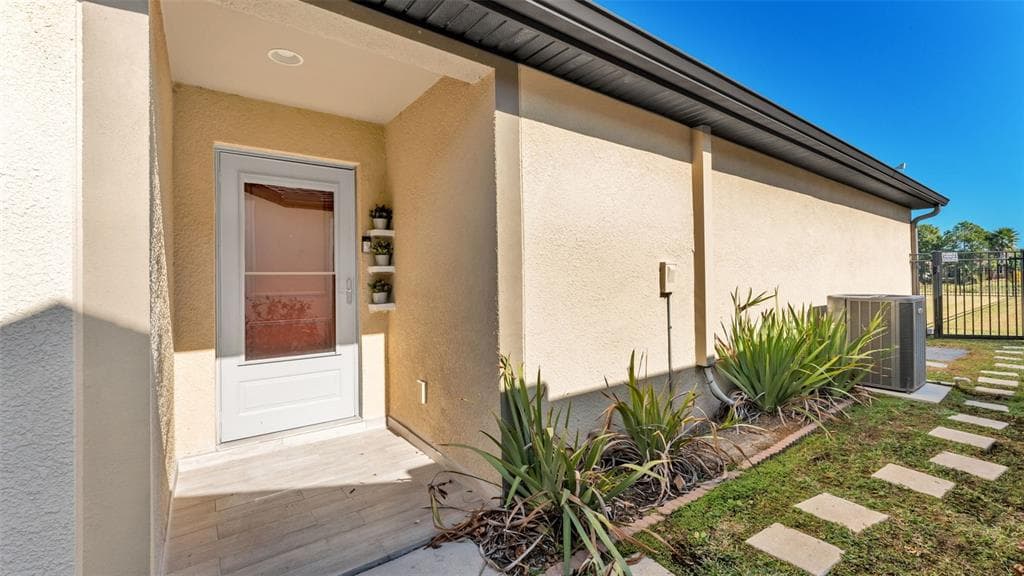 5573 MAGGIORE BOULEVARD - Interior/Exterior Photo 5 - LAKELAND, FL