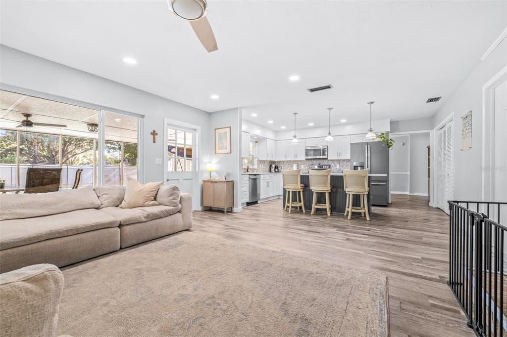 15401 WOODCASTLE PLACE - Interior/Exterior Photo 3 - TAMPA, FL