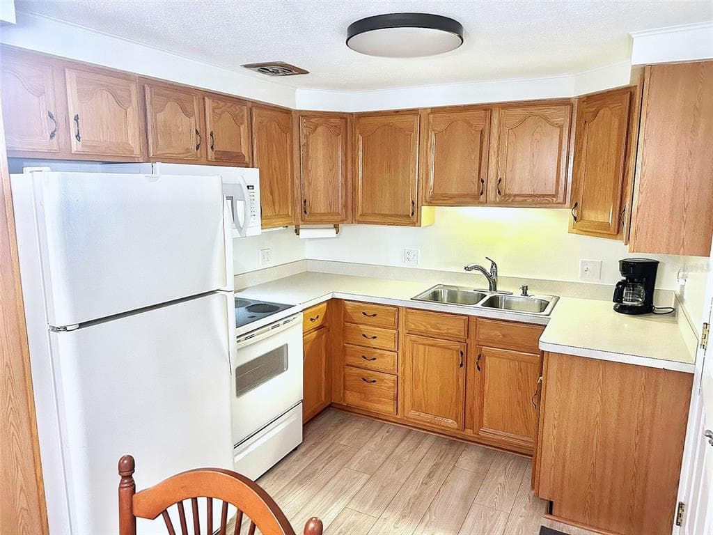 2000 E BAY DRIVE UNIT 83 - Interior/Exterior Photo 3 - LARGO, FL