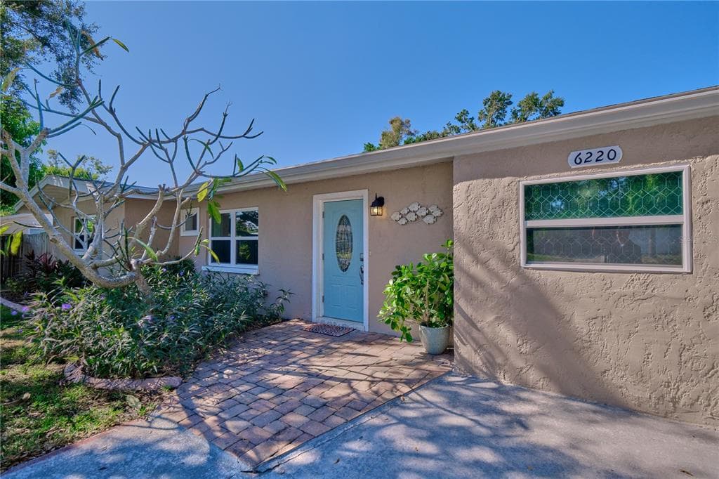 6220 MURDOCK AVENUE - Interior/Exterior Photo 2 - SARASOTA, FL