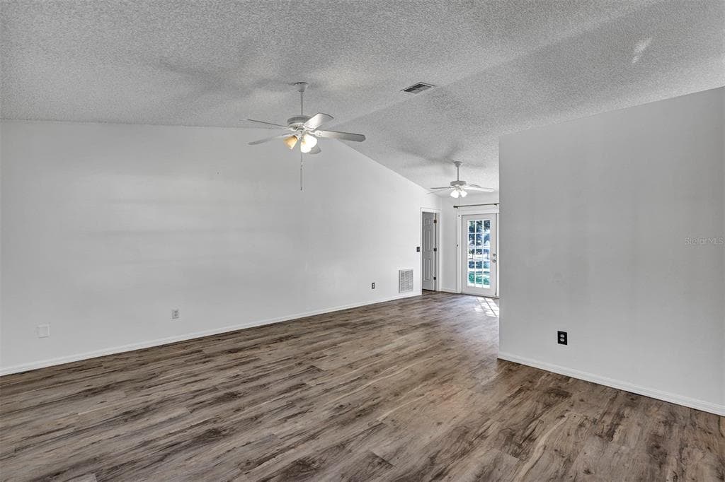 1134 E 10TH AVENUE - Interior/Exterior Photo 3 - MOUNT DORA, FL