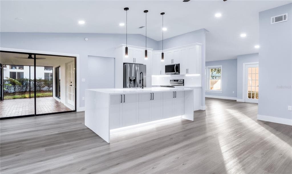 1007 NW 82ND STREET - Interior/Exterior Photo 3 - BRADENTON, FL