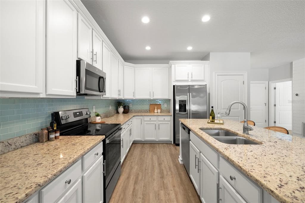 3906 N LYNN AVENUE - Interior/Exterior Photo 4 - TAMPA, FL