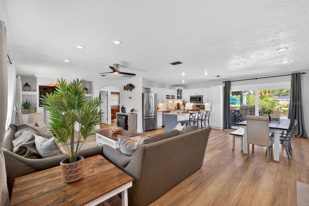 513 DOLPHIN AVENUE SE - Interior/Exterior Photo 3 - ST PETERSBURG, FL