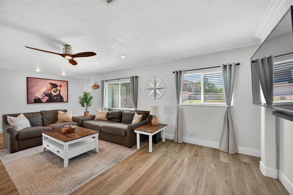 513 DOLPHIN AVENUE SE - Interior/Exterior Photo 5 - ST PETERSBURG, FL