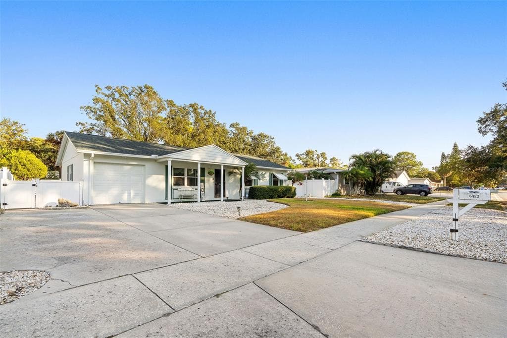 6423 MURRAY HILL DRIVE - Interior/Exterior Photo 4 - TAMPA, FL