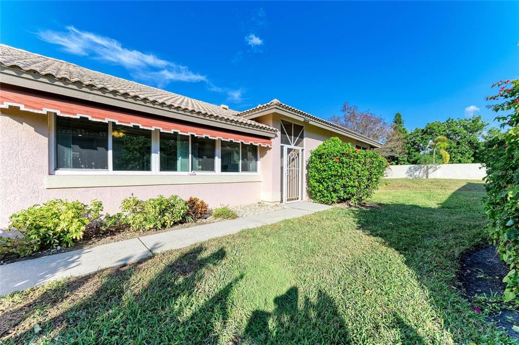 4801 MONTROSE DRIVE - Interior/Exterior Photo 2 - BRADENTON, FL