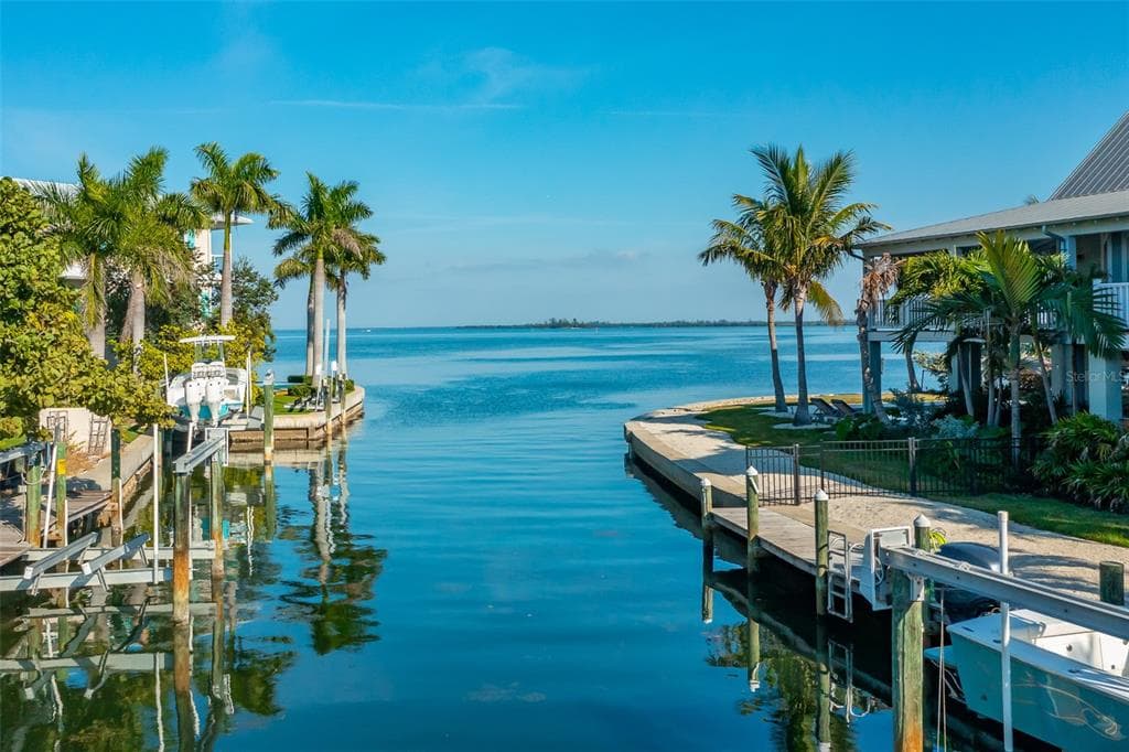 526 56TH STREET - Interior/Exterior Photo 5 - HOLMES BEACH, FL