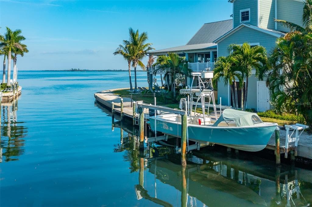 526 56TH STREET - Interior/Exterior Photo 4 - HOLMES BEACH, FL