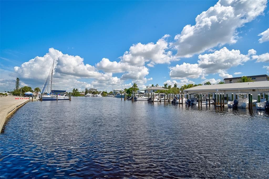 950 TARPON CENTER DRIVE UNIT 305 - Interior/Exterior Photo 5 - VENICE, FL