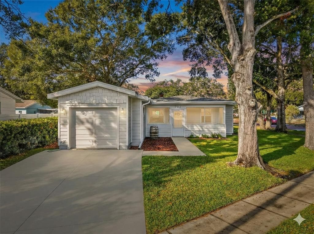 701 2ND STREET SE - LARGO, FL - 3bd/2ba - $399,999