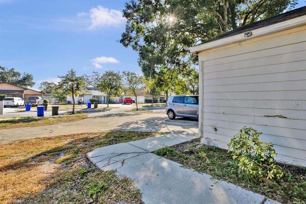 1817 CRYSTAL GROVE DRIVE - Interior/Exterior Photo 5 - LAKELAND, FL