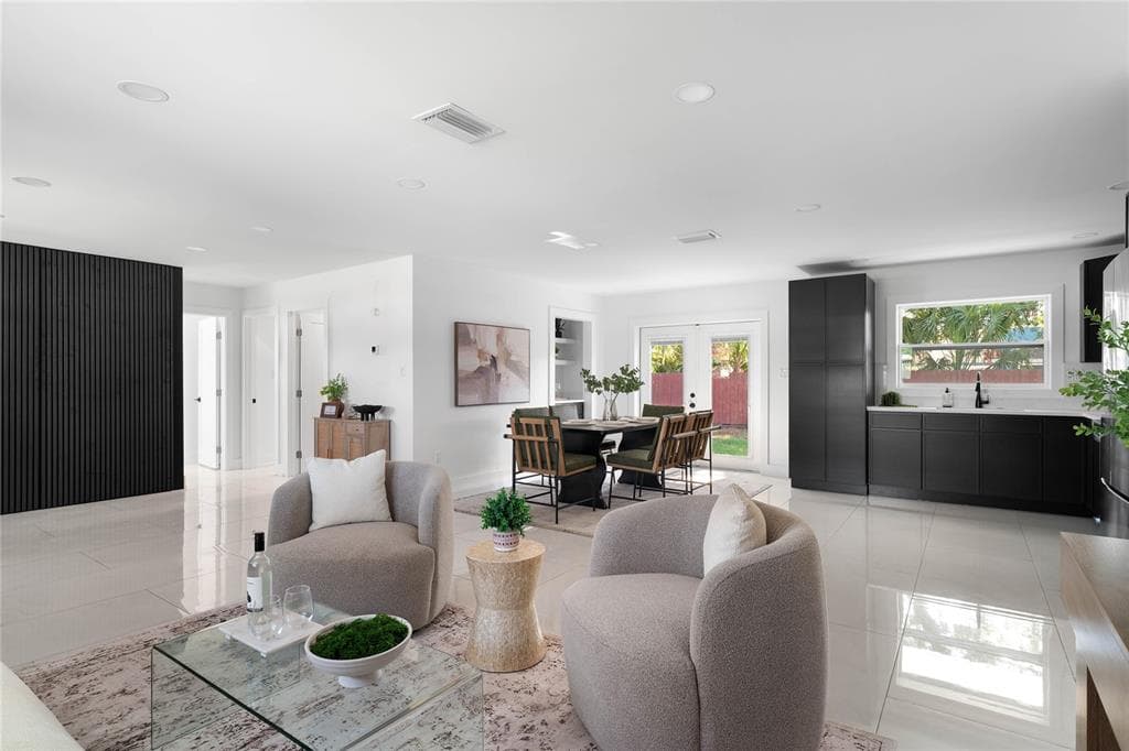 4808 W BAY COURT AVENUE - Interior/Exterior Photo 3 - TAMPA, FL