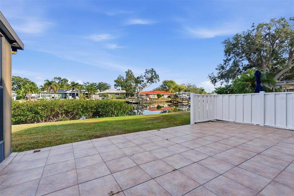 6397 CAPE HATTERAS WAY NE UNIT 3 - Interior/Exterior Photo 4 - ST PETERSBURG, FL