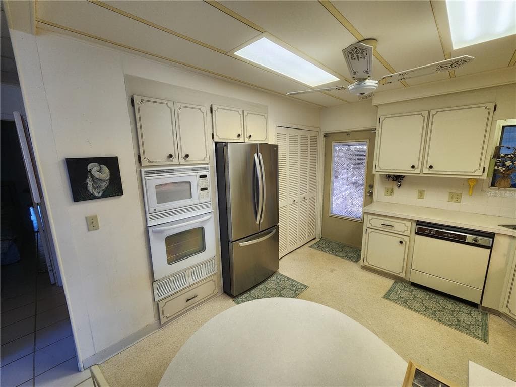 808 53RD AVENUE E UNIT 301 - Interior/Exterior Photo 4 - BRADENTON, FL