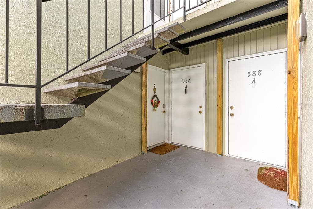 586 FAIRWAYS CIRCLE UNIT A - Interior/Exterior Photo 3 - OCALA, FL