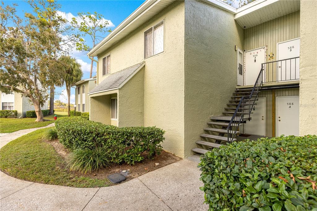 586 FAIRWAYS CIRCLE UNIT A - Interior/Exterior Photo 4 - OCALA, FL