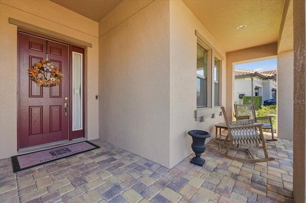 1740 VIA LAGO DRIVE - Interior/Exterior Photo 5 - LAKELAND, FL