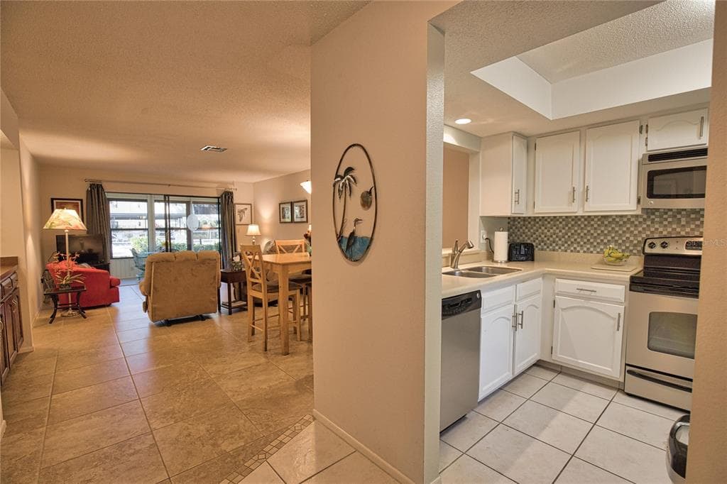360 THREE LAKES LANE UNIT G - Interior/Exterior Photo 4 - VENICE, FL