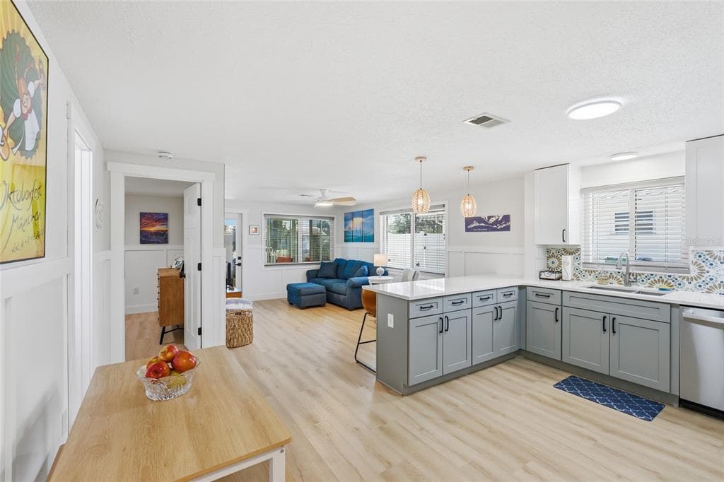 417 63RD STREET - Interior/Exterior Photo 3 - HOLMES BEACH, FL