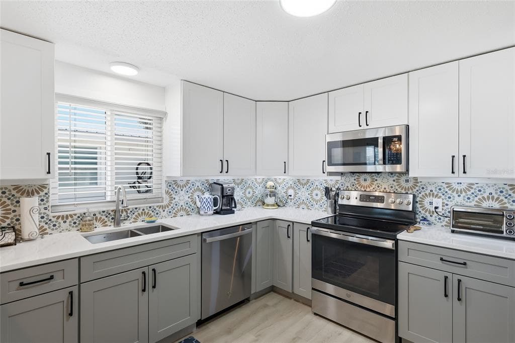 417 63RD STREET - Interior/Exterior Photo 5 - HOLMES BEACH, FL