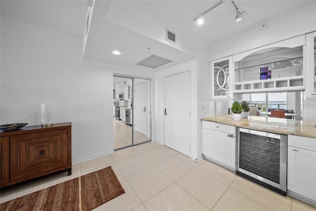 1800 BENJAMIN FRANKLIN DRIVE UNIT A1003 - Interior/Exterior Photo 5 - SARASOTA, FL