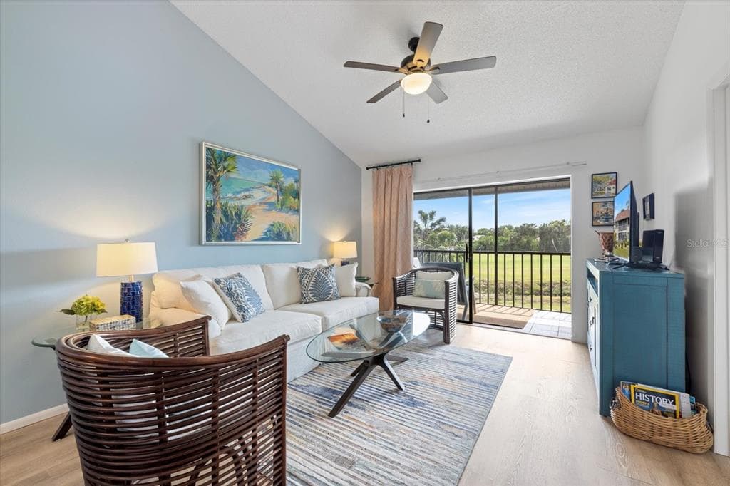 925 CAPRI ISLES BOULEVARD UNIT 4 - Interior/Exterior Photo 5 - VENICE, FL