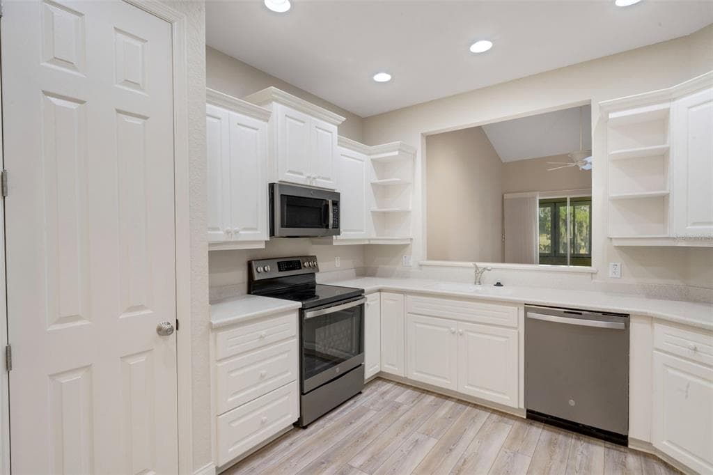 2938 MISSION LAKES DRIVE UNIT 2938 - Interior/Exterior Photo 5 - LAKELAND, FL