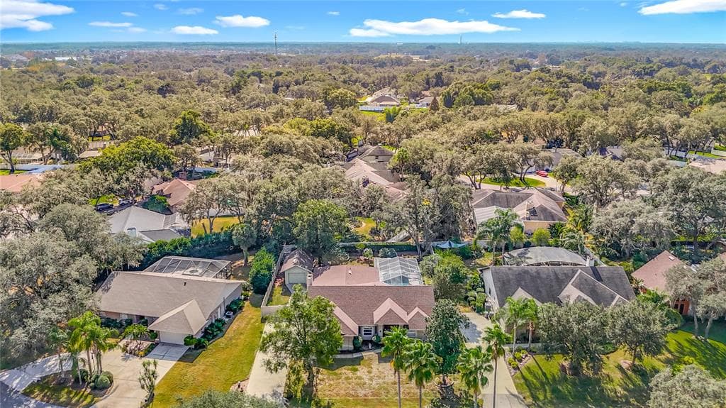 1621 SIR HENRYS TRAIL - Interior/Exterior Photo 2 - LAKELAND, FL