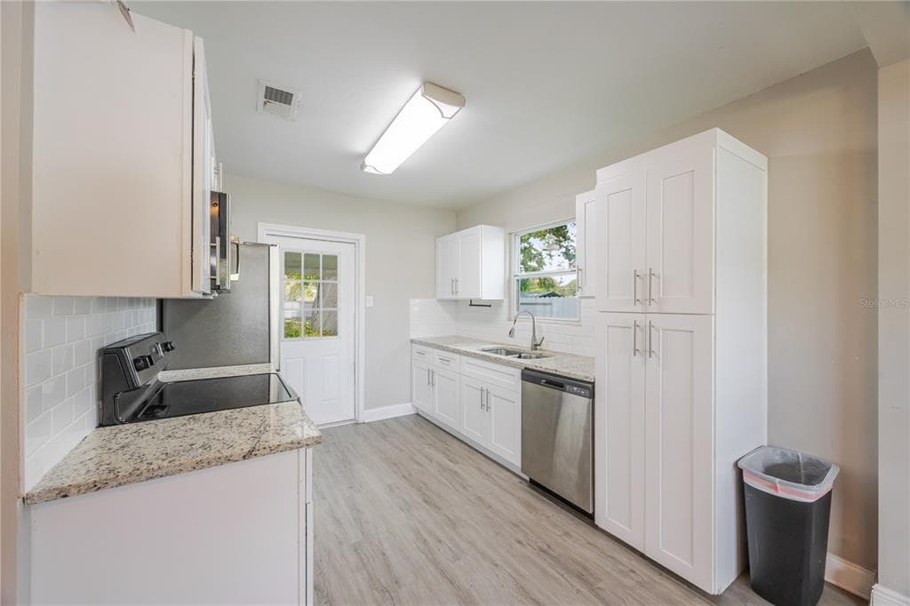 736 HULL STREET - Interior/Exterior Photo 5 - LAKELAND, FL